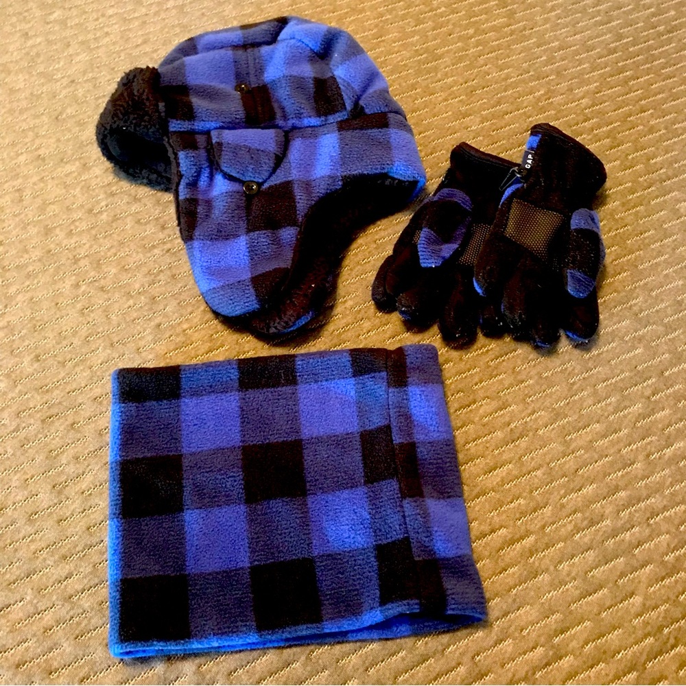 Matching warm hat, neck gator and gloves